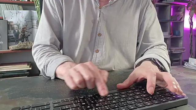 Show modela yvanbonar na web-kameri