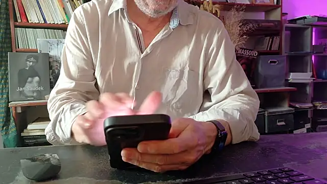Show modela yvanbonar na web-kameri