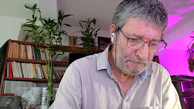 yvanbonar: διαδικτυακό σόου στην κάμερα