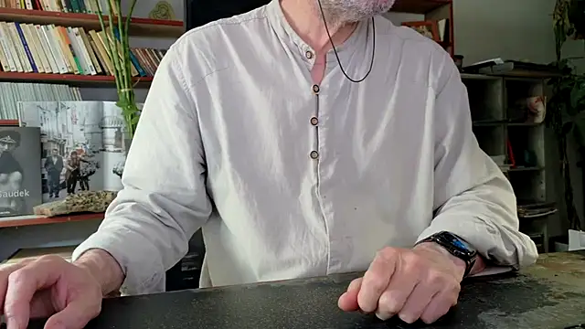 yvanbonar: διαδικτυακό σόου στην κάμερα