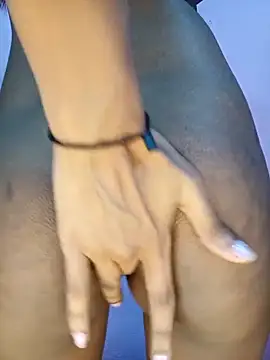 Small_Titss: διαδικτυακό σόου στην κάμερα