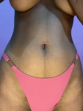 Small_Titss: διαδικτυακό σόου στην κάμερα