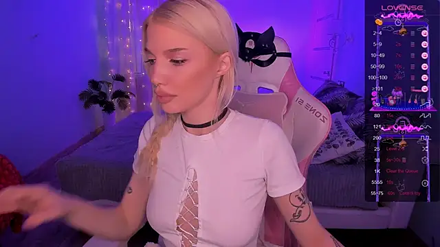 AnyaTaylor_ Show in webcam