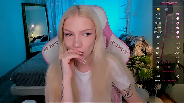 AnyaTaylor_ Chat XXX in diretta