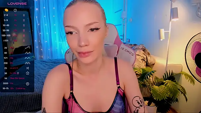AnyaTaylor_ Chat XXX in diretta