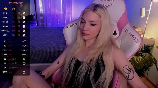 AnyaTaylor_ Pertunjukan Webcam