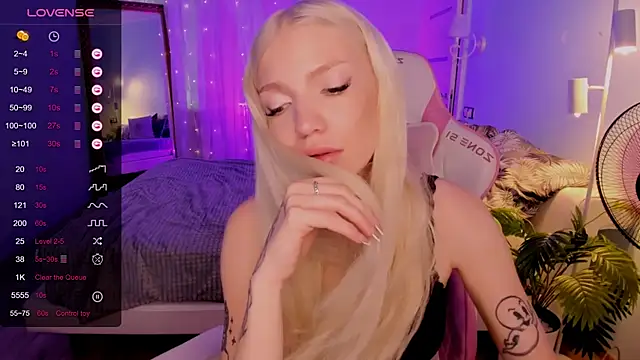 AnyaTaylor_ Pertunjukan Webcam