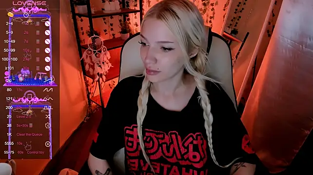 Show modela AnyaTaylor_ na web-kameri
