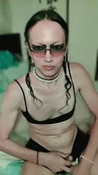 Tselka Show in webcam