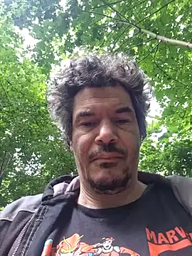 twitshe: διαδικτυακό σόου στην κάμερα