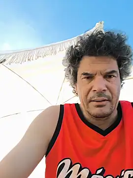 twitshe: διαδικτυακό σόου στην κάμερα