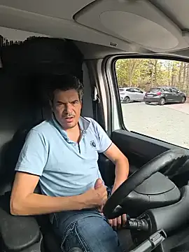 twitshe: διαδικτυακό σόου στην κάμερα