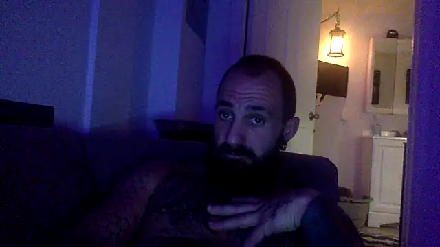 โชว์เว็บแคมของ Bearlyfuckinglogan