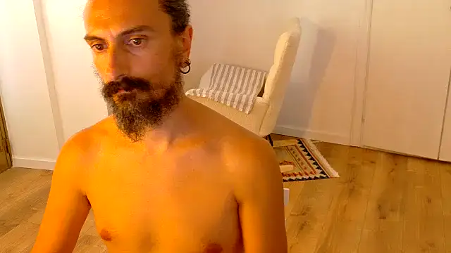 Mrkurt86: διαδικτυακό σόου στην κάμερα