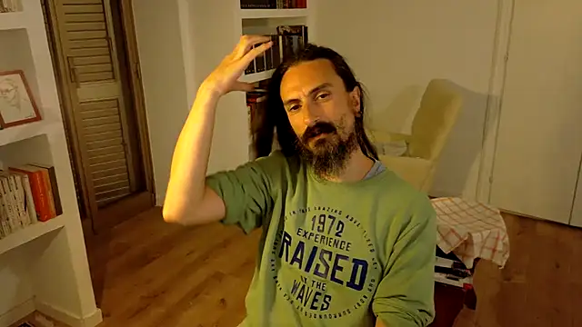 Mrkurt86: διαδικτυακό σόου στην κάμερα