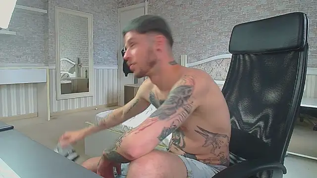 Pokazy przed kamerką – JonahShaw