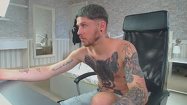 JonahShaw Show in webcam