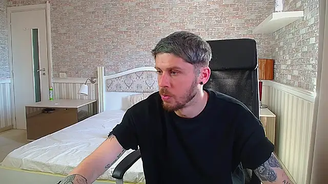 Show modela JonahShaw na web-kameri
