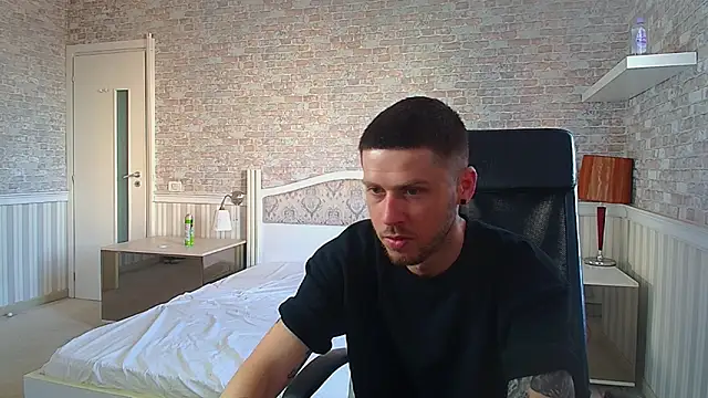 Show modela JonahShaw na web-kameri