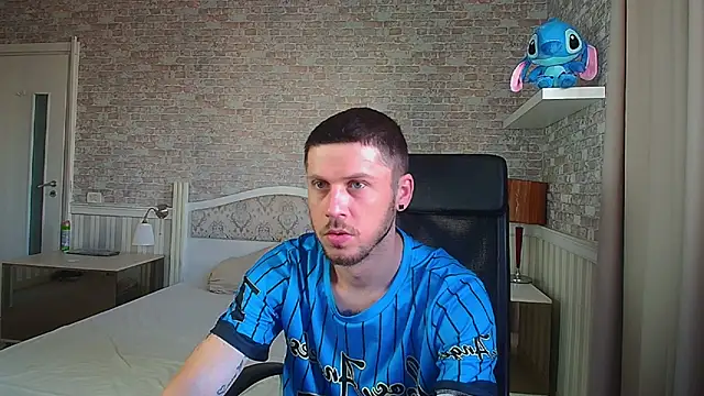 Pokazy przed kamerką – JonahShaw