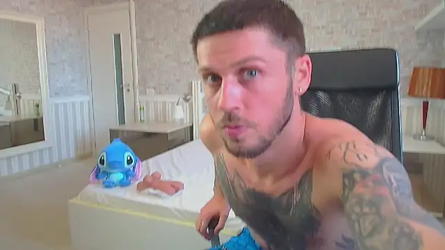 Pokazy przed kamerką – JonahShaw