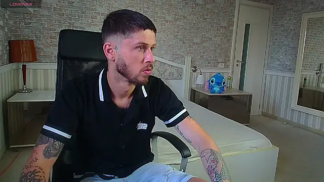 Pokazy przed kamerką – JonahShaw