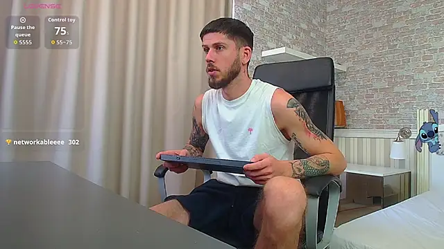 JonahShaw Show in webcam