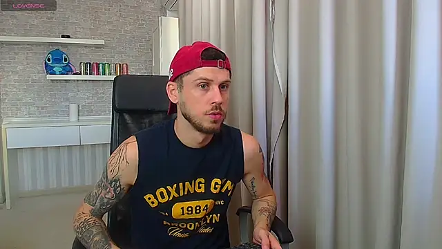 JonahShaw Show in webcam