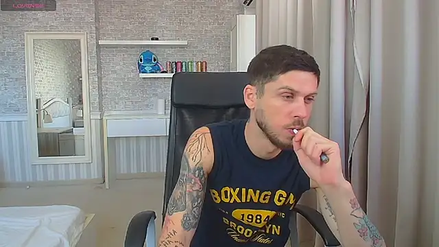 JonahShaw: διαδικτυακό σόου στην κάμερα