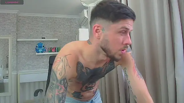 הופעת וובקאם של JonahShaw