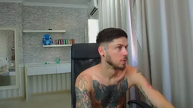 JonahShaw webcam show