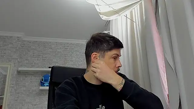 Pokazy przed kamerką – JonahShaw