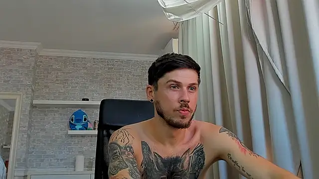 Show modela JonahShaw na web-kameri
