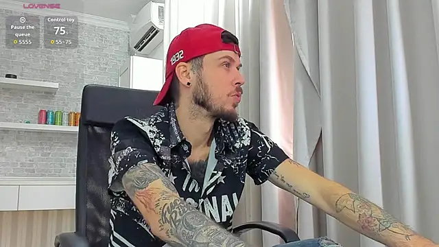 JonahShaw Show in webcam