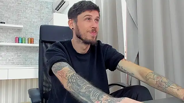 JonahShaw Show in webcam