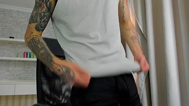 Show modela JonahShaw na web-kameri