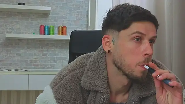 JonahShaw Show in webcam