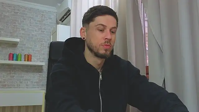 JonahShaw Adlı Modelin Web Kamerası Şovu