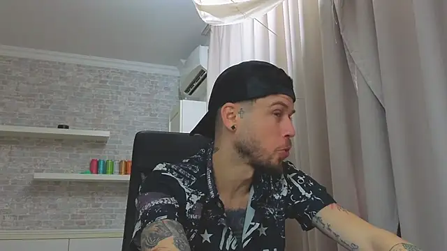JonahShaw Adlı Modelin Web Kamerası Şovu
