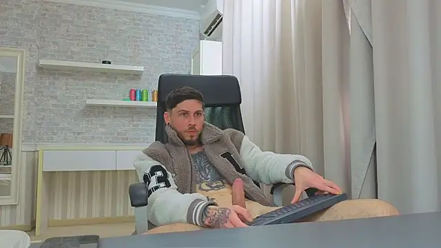 JonahShaw Show in webcam