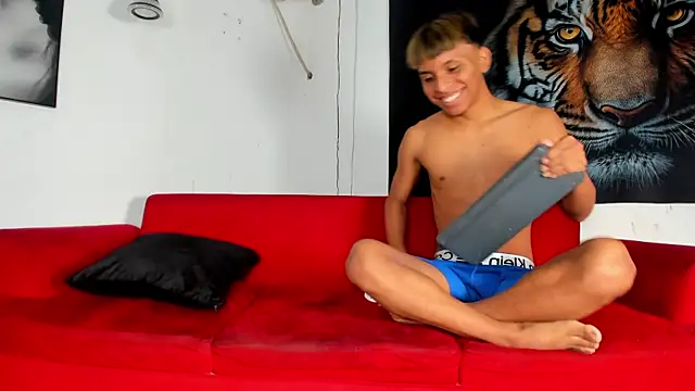 tyler_twink_boy: вебкам-шоу