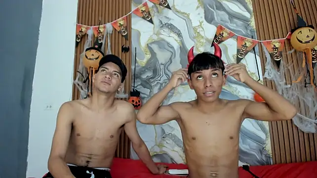 tyler_twink_boy Adlı Modelin Web Kamerası Şovu