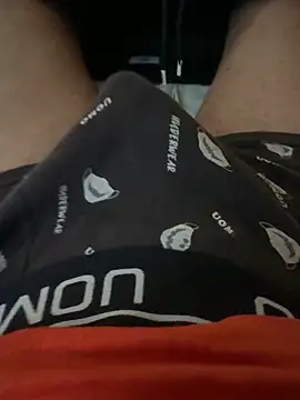 cazzoduro32 网络视讯表演