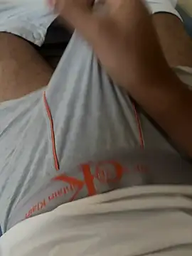 cazzoduro32 网络视讯表演