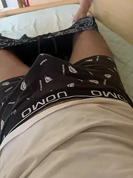 cazzoduro32 Show in webcam