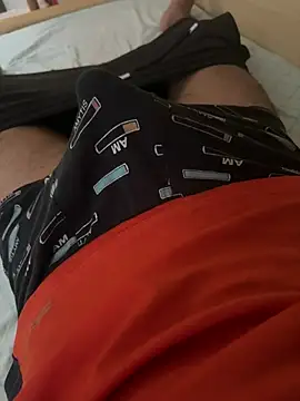 cazzoduro32 在線直播表演
