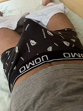 Show modela cazzoduro32 na web-kameri
