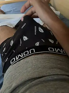 cazzoduro32 Show in webcam