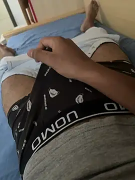 cazzoduro32 webcam show