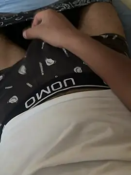 cazzoduro32 Show in webcam